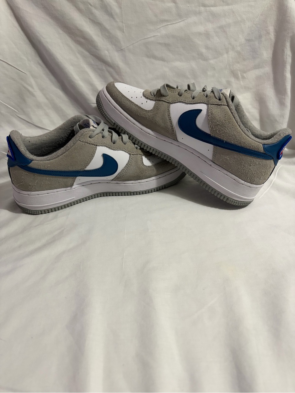 Nike Low-Top Sneakers in Grey, White & Blue